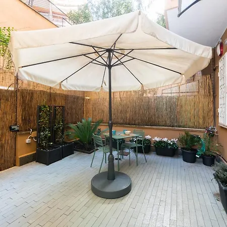 Casa Vegezio Near Vatican Museum And Metro Cipro Private Garden Check-in From 3 Pm To 10 Pm Nyaraló *